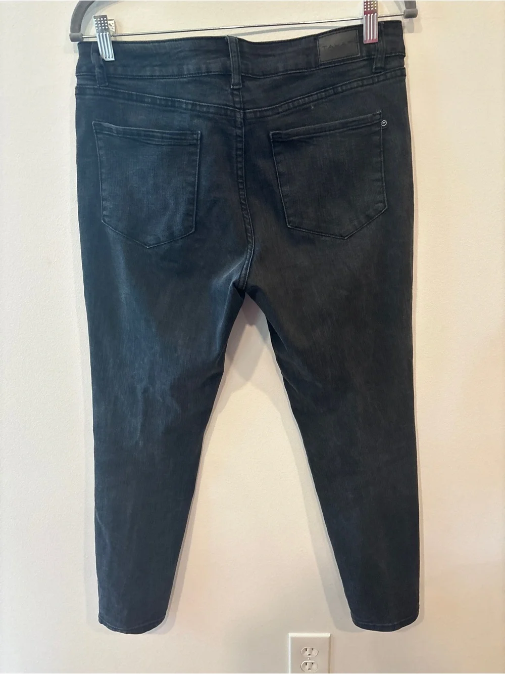 Tahari Kelly Classic Skinny Black Jeans - Size 10